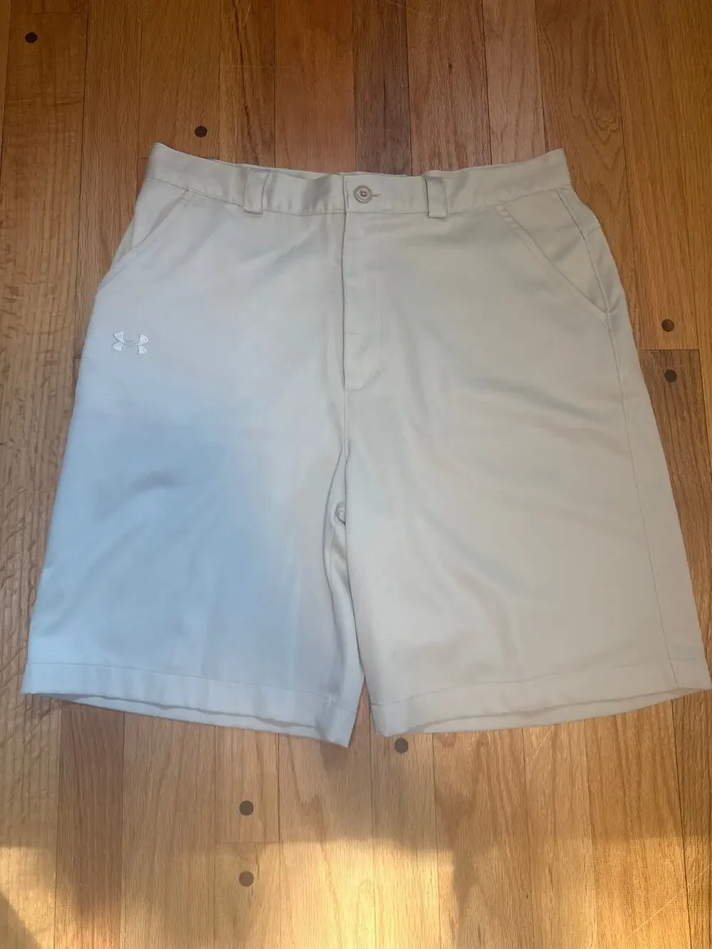 Under Armour Performance Golf Shorts Men’s 34R Khaki Stretch Flat Front VSP0130